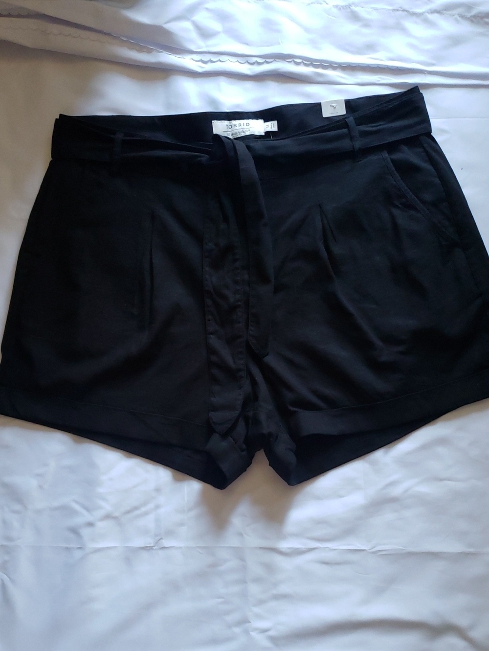 Torrid Black High-Waist Tie-Front Linen Blend Shorts NWT Size 14